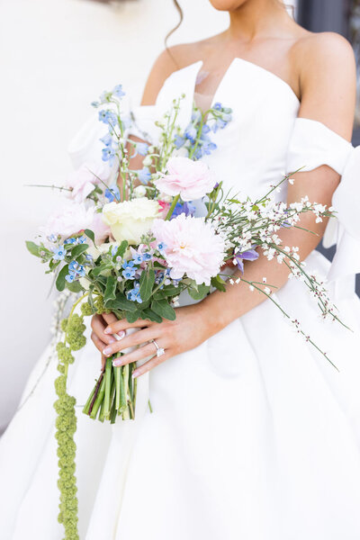 Bride holding modern floral bouquet on her wedding day — Madison Abernathy Photo