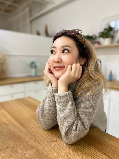 Web designer smiling on the kitchen counter  daydreaming