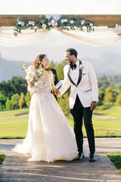 Golden hour wedding photography in San Francisco with classic city skyline backdrop