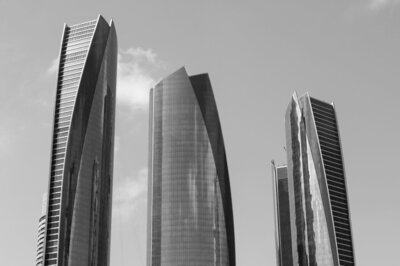 Abu Dhabi cityscape highlighting Khinda Advisory’s presence in the Middle East and its role as a bridge between global financial and regulatory hubs.