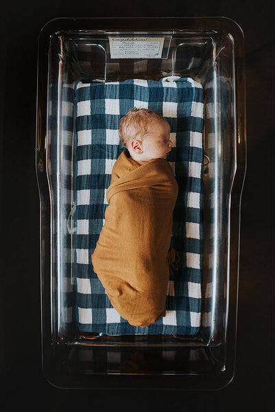Newborn Photographer, newborn baby in hospital crib