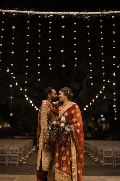 Couple kissing backlight by the sun at Rip Van Winkle Weddings