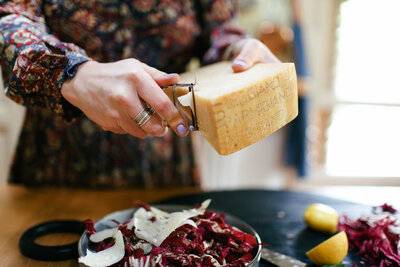 branding-photography-chef-grates-cheese-at-restaurant-in-valbonne