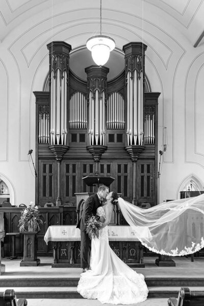 Bret and Brandie Evansville Owensboro Weddings Black and White Gallery40