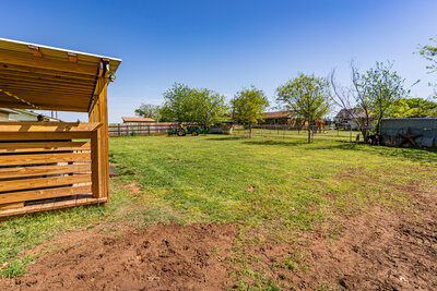 2 Bedroom home for sale in Nocona Texas living room view