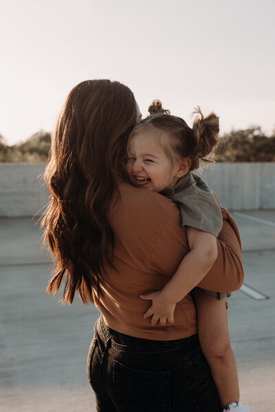 gainesville fl family photo mom holding toddler