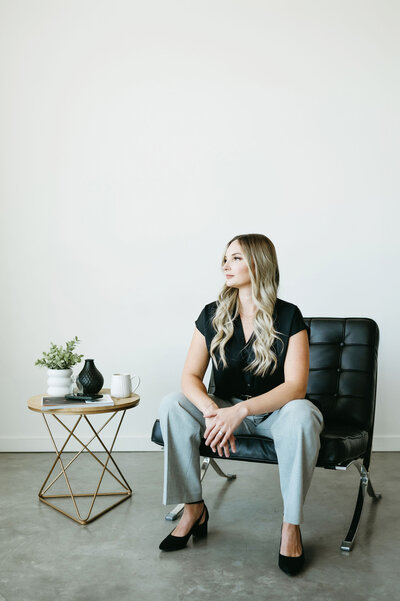 Karly Whitaker helping creative entrepreneurs with HoneyBook setup and support.