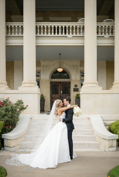 Allie Goodspeed is a wedding photographer based out of Austin, Texas serving Texas and beyond.