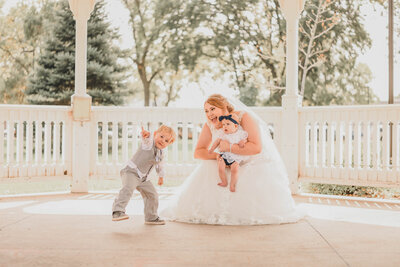 fun wedding photography by sioux falls, wedding photographer