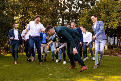 bier run bruidegom en vrienden