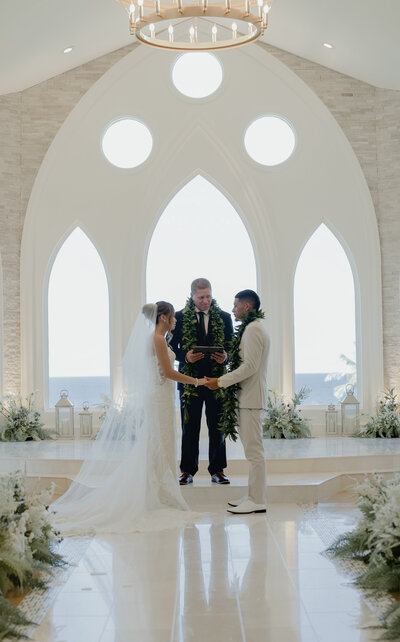 Wedding with bride and groom at the kailana chapel in waimanalo, oahu. Hawaii