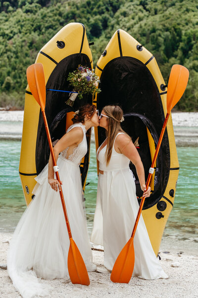 Couple snowshoeing on their elopement day in Innsbruck Austria