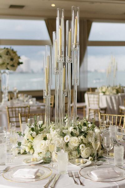 Romantic centerpiece on white wedding table scape along the east coast | Sush Digital Media