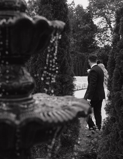 Ohio wedding photographer specializing in luxury digital photography, creating stunning memories for couples.