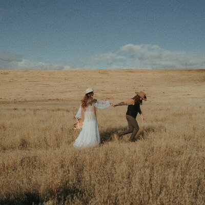 Boho couples photos in a wheat field