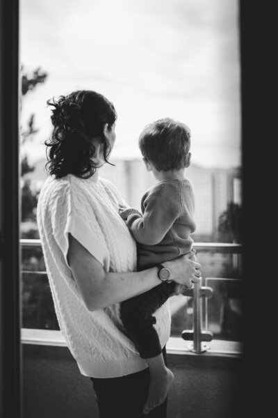 seance photo famille a la maison - photographe lifestyle - berangere photographie