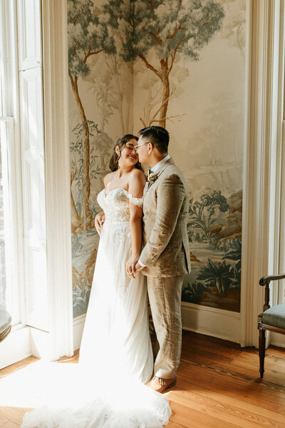 orlando wedding photography of bride and groom kissing