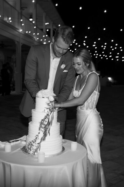 husband and wife cutting cake captured by The Deans Photo