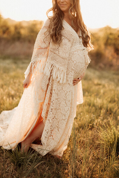 BABY BUMP IN A FIELD IN FRANKLIN TENNESSEE