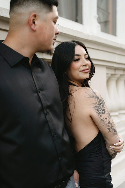couple kissing