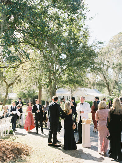 Palmetto Bluff Wedding Venue Guide cocktail hour on Sommerset Lawn