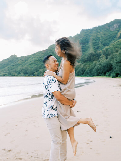 David and Ore's maternity photos at Oahu's Waimanalo Beach. Photography by Megan Moura
