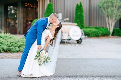 Bride and Groom kissing in front of fountain in Montgomery Alabama by Wedding Photographer Amanda Horne