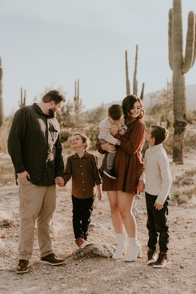 Arizona wedding photographer and videographer Cam and Larisa and their family