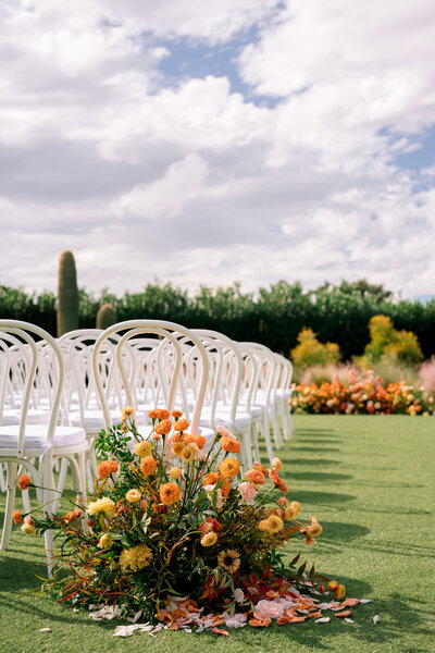 Ceremony aisle flower arrangement in fall colors at the Andaz Resort Scottsdale AZ by Snapdragon Bloom Bar