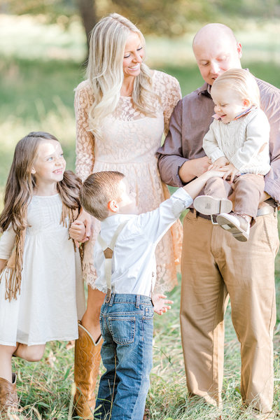 Best Dress For Family Photos Ideas And Tips On How To Dress For Family Photos