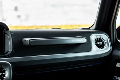 mercedes-g550-desert-sand-professional-edition-for-rent-in-miami-grab-bar-022