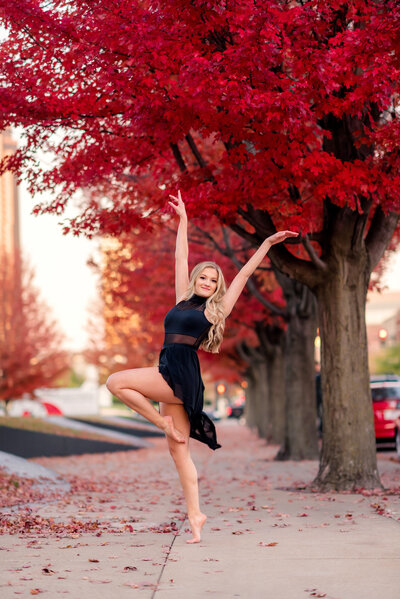 Des-Moines-Iowa-Senior-Theresa-Schumacher-Photography-Girl-Urban-Fall-Dancer-Sidewalk