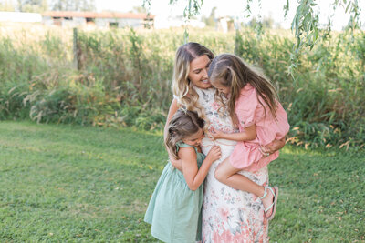 picture perfect kelowna family infront of willow tree