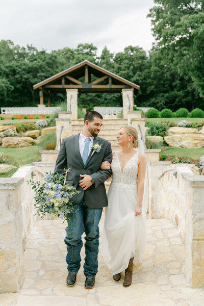 bride and groom weatherford texas wedding