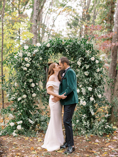 Intimate woodland wedding near Nashville, embracing earthy vibes and clean lines.