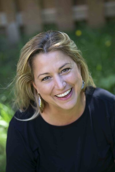 portrait of Melanie Richards