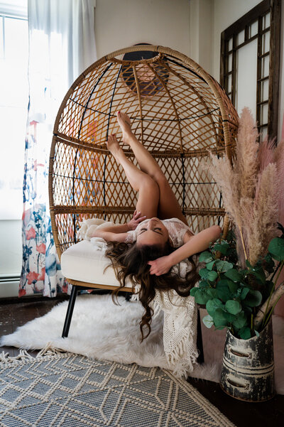 With our boudoir photography sessions - you'll finally get to release your inner beauty and unleash your confidence with our expert guidance.