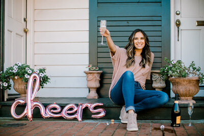 Chelsea Sherman Writer Downtown Norfolk Cheers Celebration Headshots Tianna Yentzer Photography-32