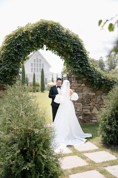 redeemed_farm_wedding_minnesota_loui_photography_Brooke_emmit-28