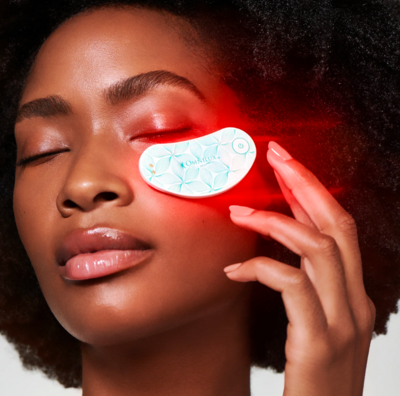 Omnilux Mini Eye Brightener uses red light therapy to de-puff, brighten and firm the under eye area