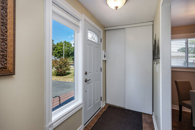 774 Downview foyer (1)