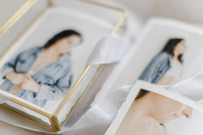 woman posed in boudoir session with alyce holzy.