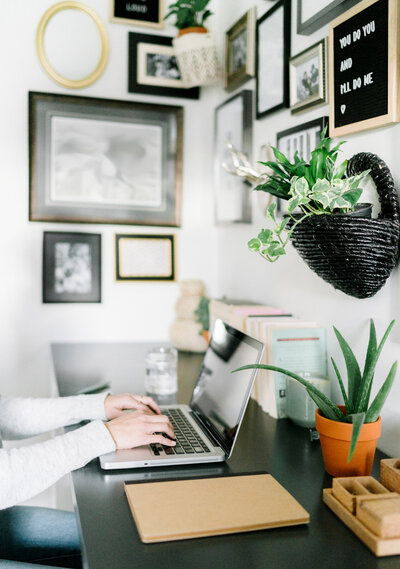 women uses laptop, to illustrate the about us link