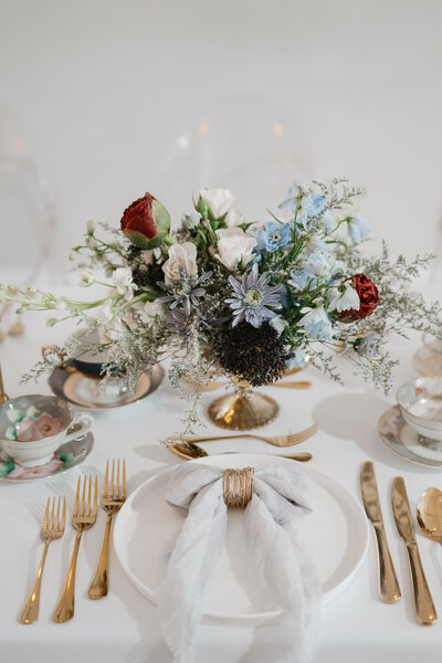 photo of a tea party table set up for the café de l'horloge and atelier de l'horloge in Rigaud