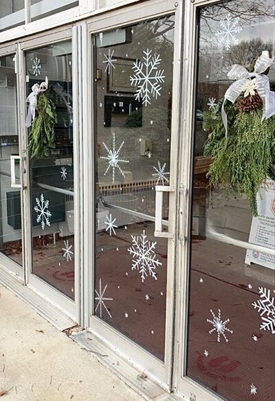 Hand drawn holiday decorations on windows of Connecticut business
