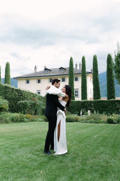 I'm an Australian photographer based in Lake Como with a passion for capturing life’s most joyous moments—weddings and celebrations filled with authenticity and spontaneity. 