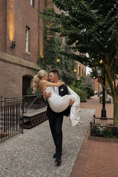 Savannah Wedding Couple