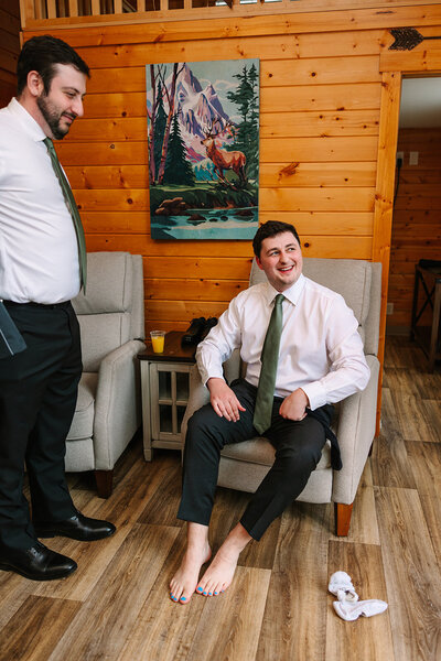 groom getting ready at twin willow gardens snohomish wedding venue