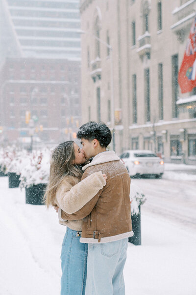E10-Winter-snowy-engagement-photoshoot-in-Toronto-Zhan-and-Tina-2025-02-16-1200px-1004