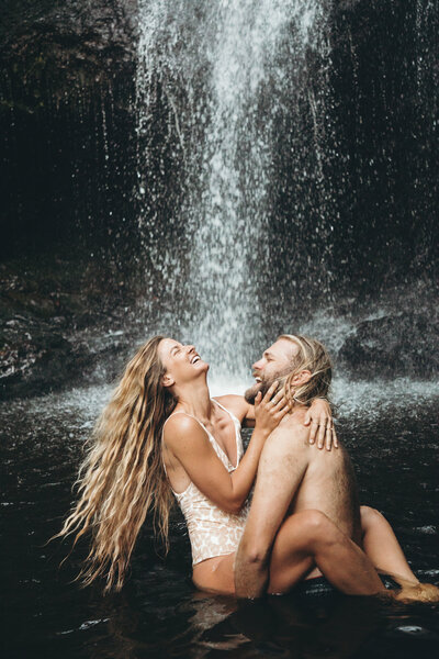 oahu waterfall hawaii couples photos18
